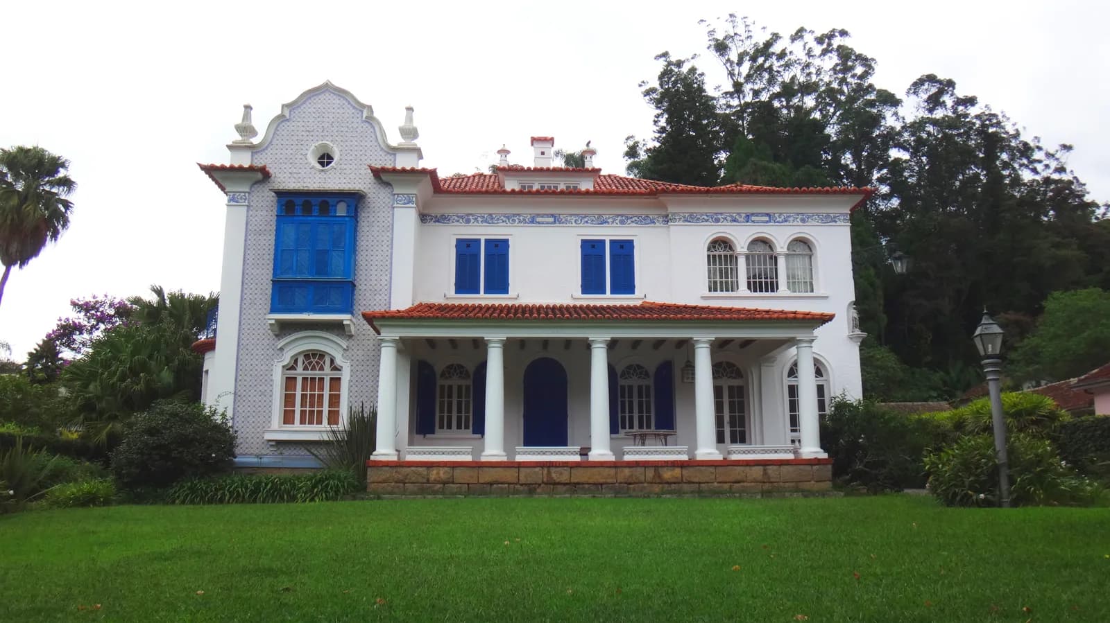 Casarão neocolonial na Avenida Koeler, centro histórico